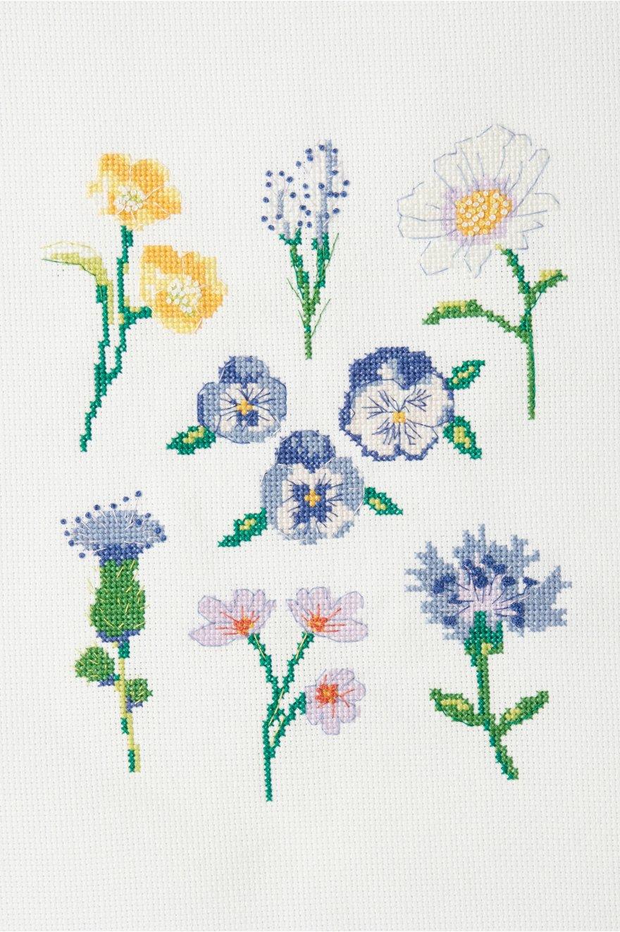 DMC Mindful-making cross stitch Kit - Peaceful flowers