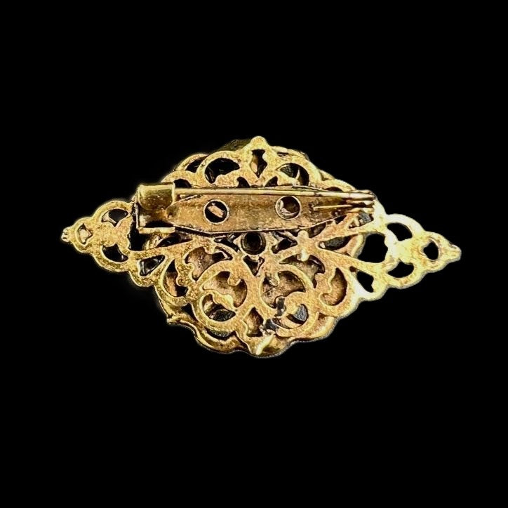 Flat Pearl Brooch, Gold