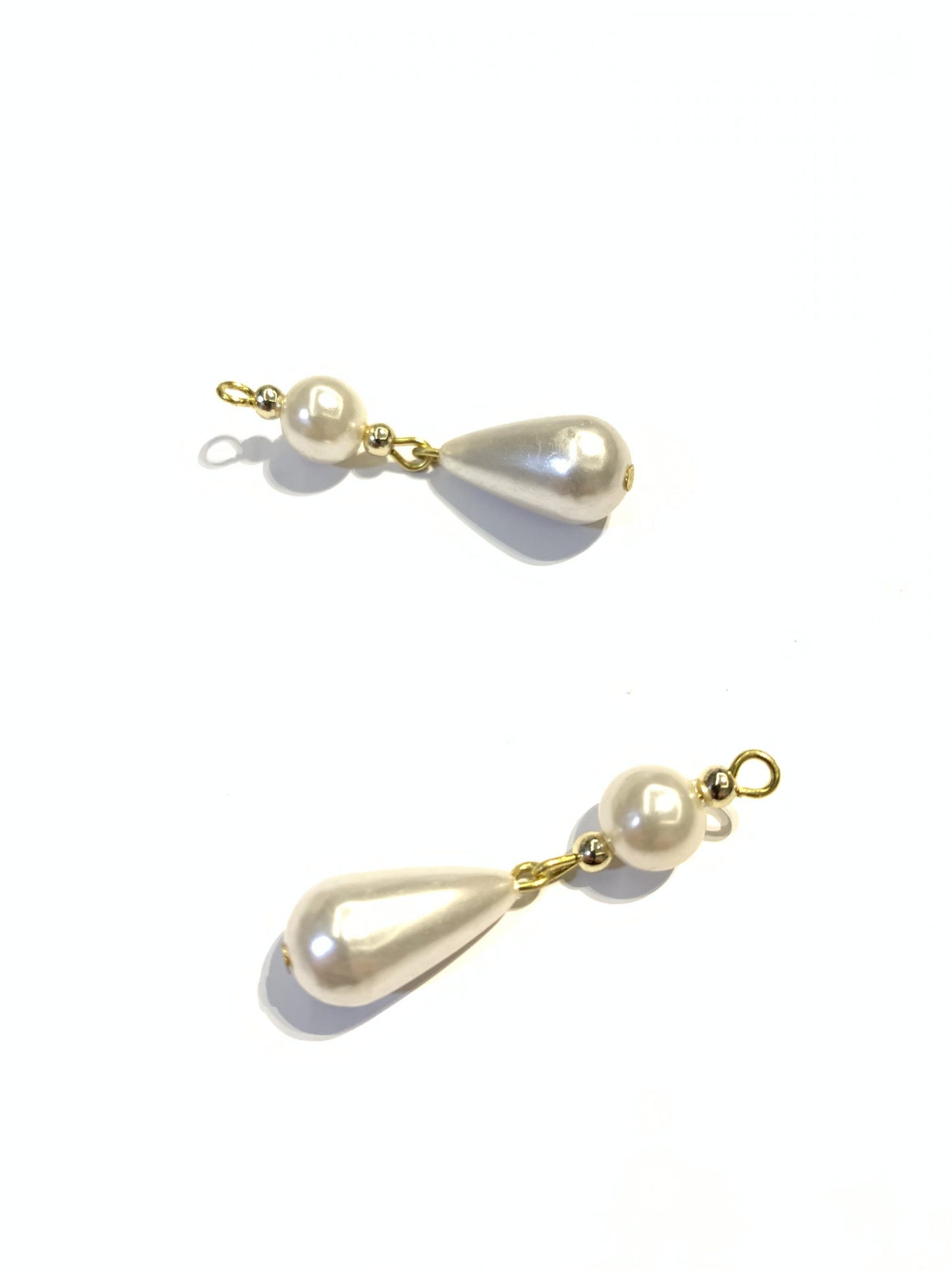 Round and teardrop pearls with gold beads