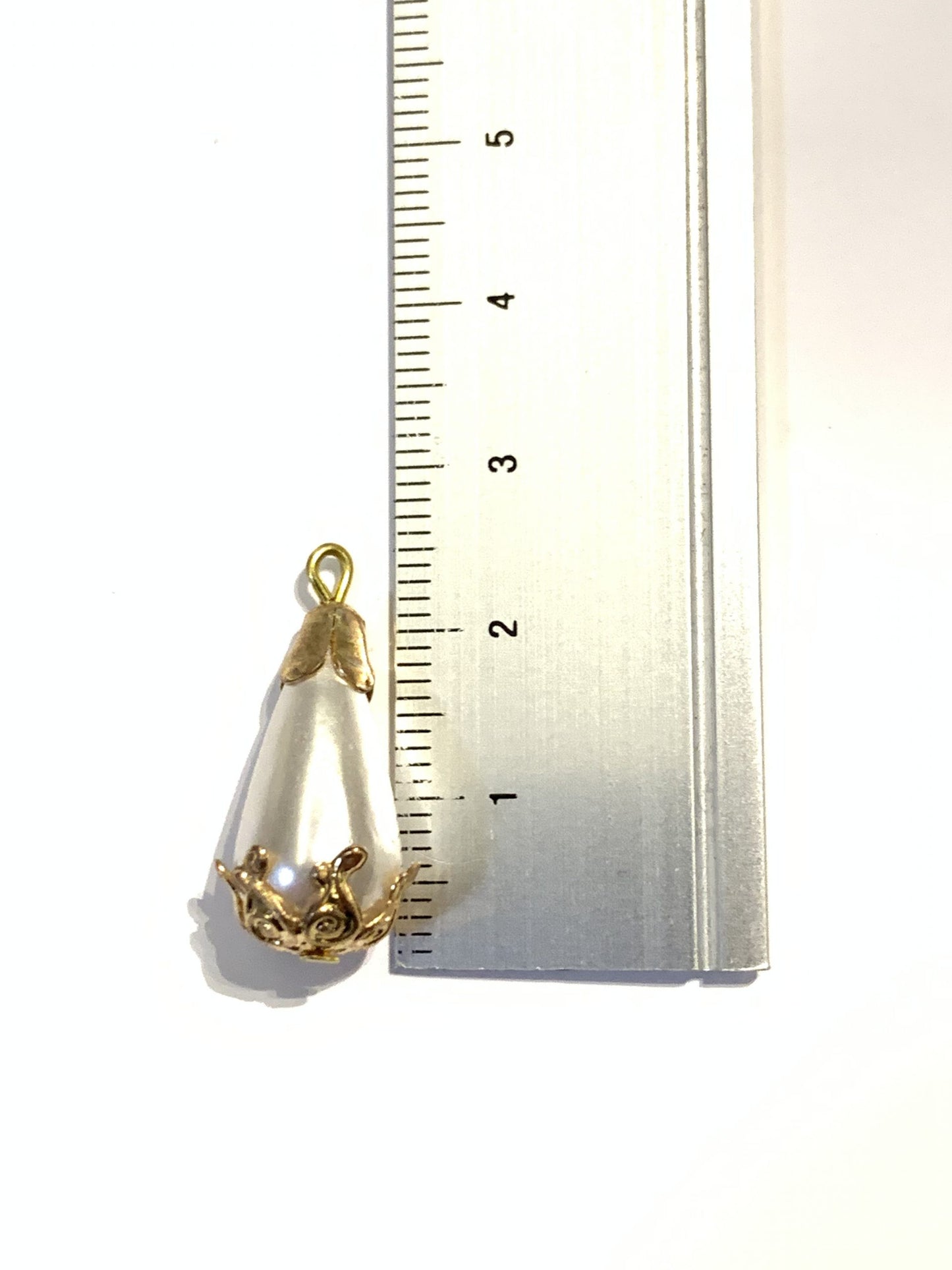 Teardrop pearls with gold insertion