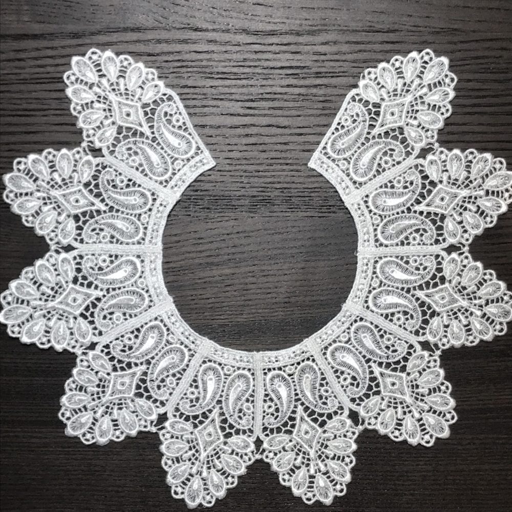 Lace collar