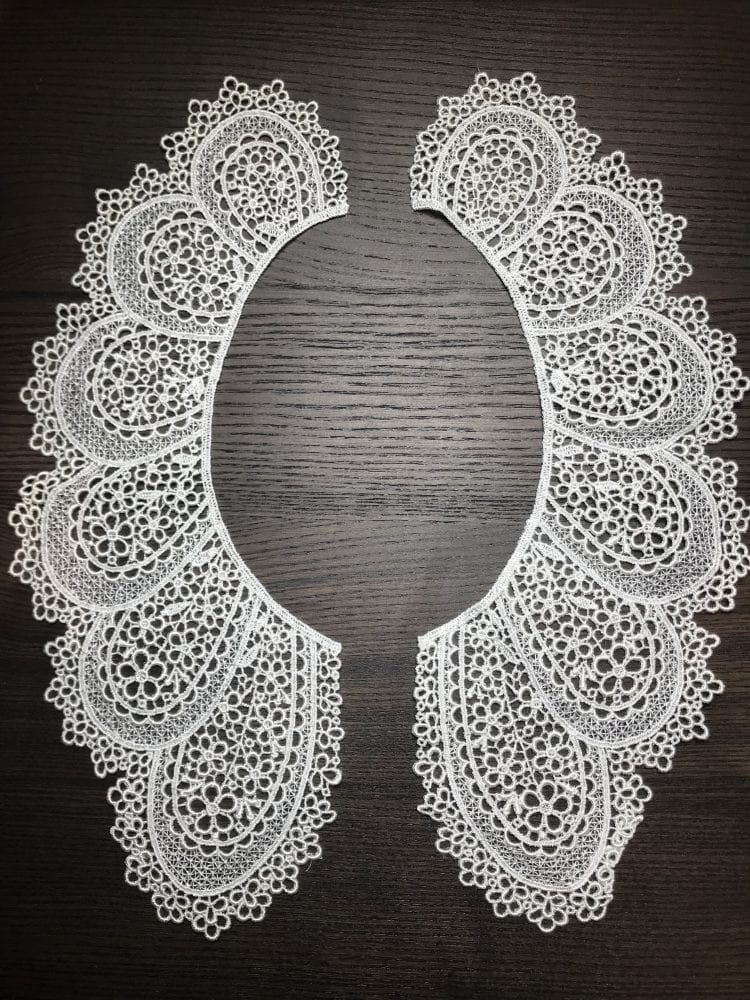 Lace collar