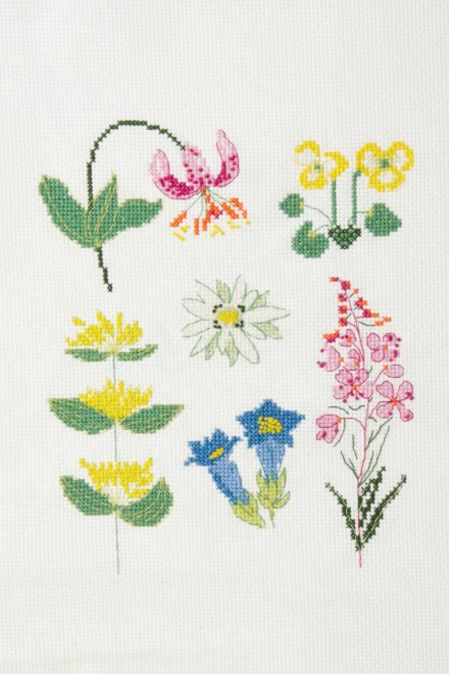 DMC Mindful-making cross stitch Kit - Meadow flowers