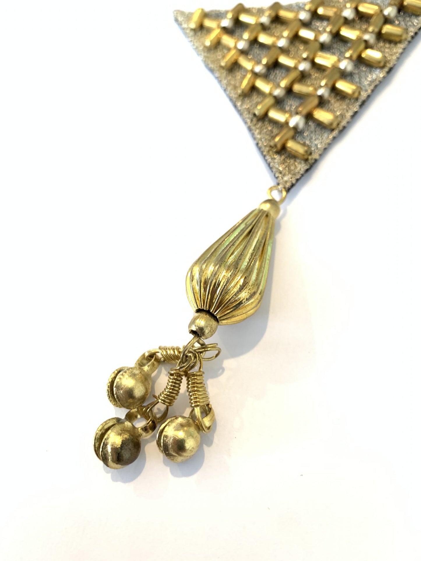 Metal pendant motif