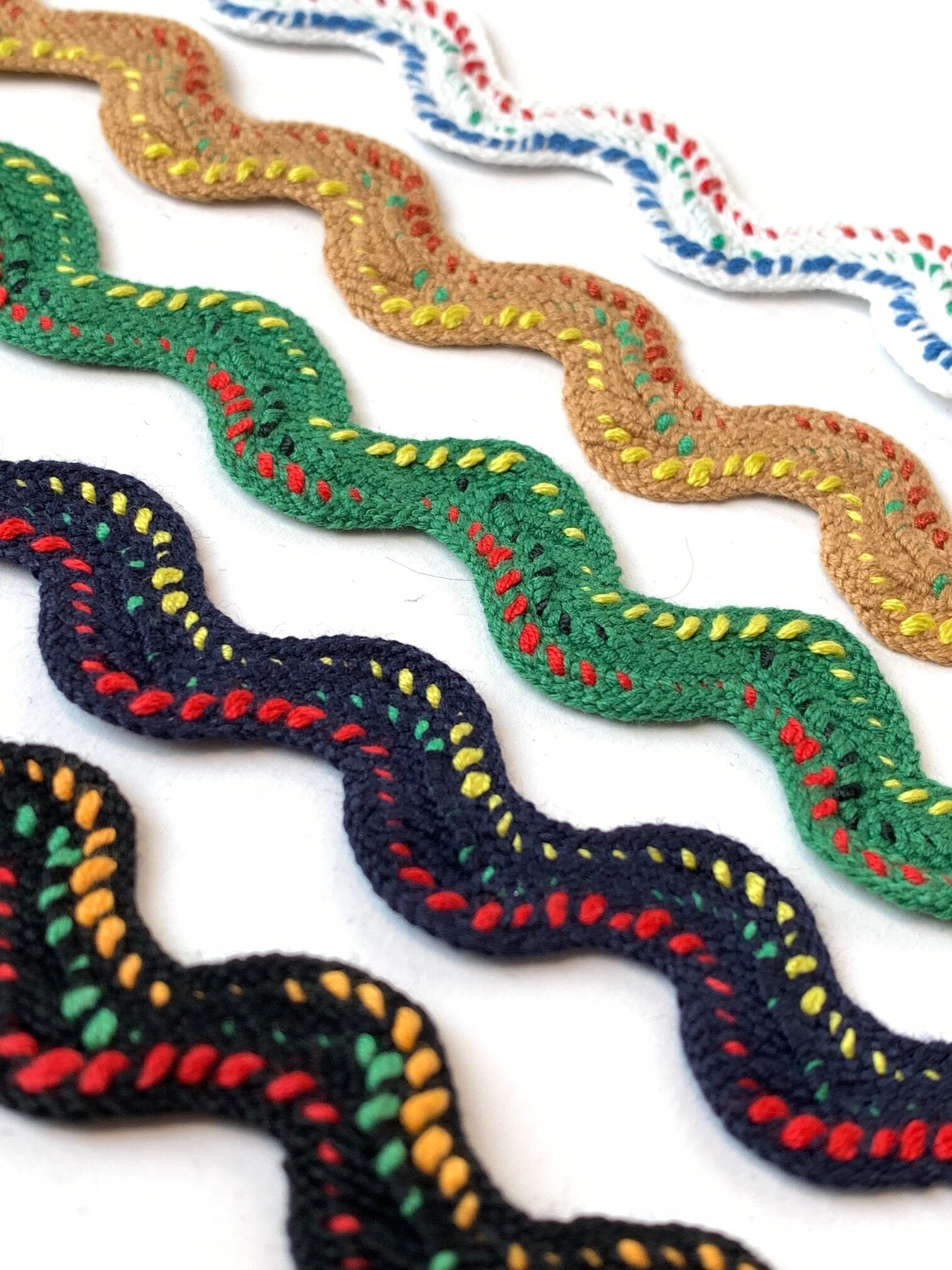 Embroidered Ric Rac Braid – ALFA-G Haberdashery
