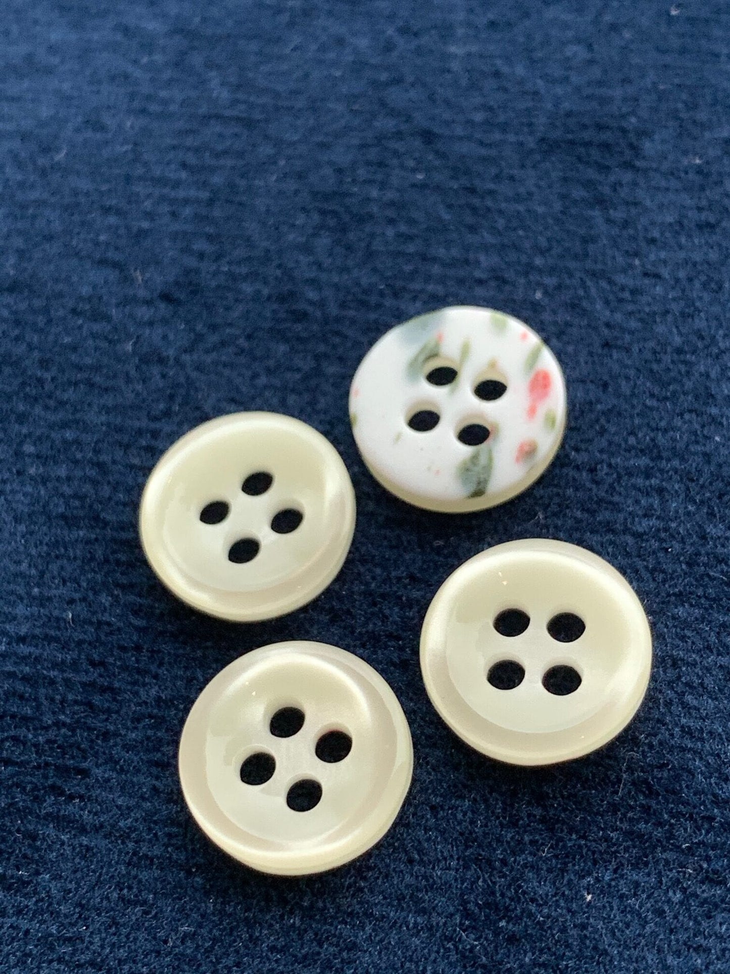 4-Hole Polyester Shirt Buttons
