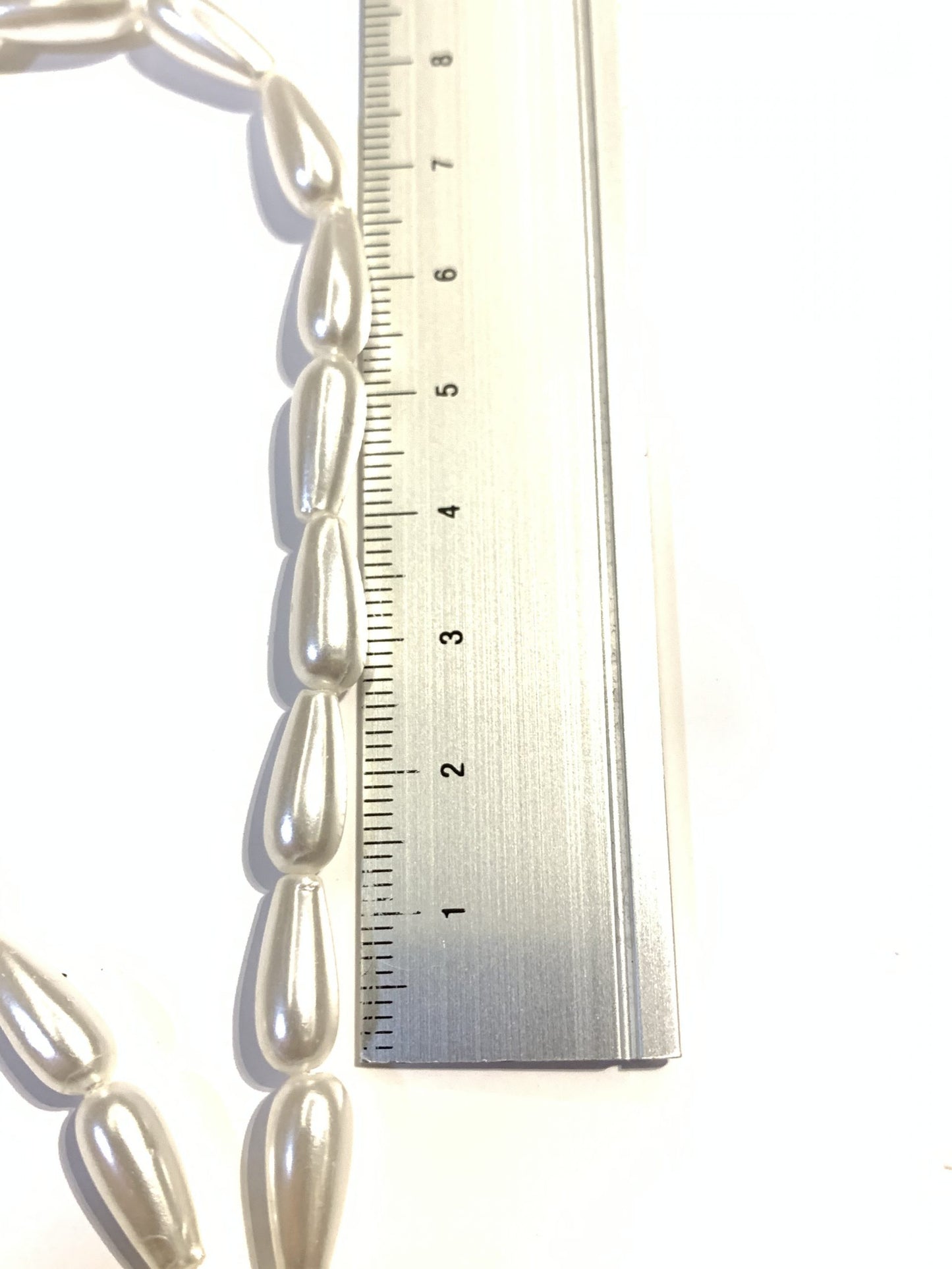 Thin teardrop pearls