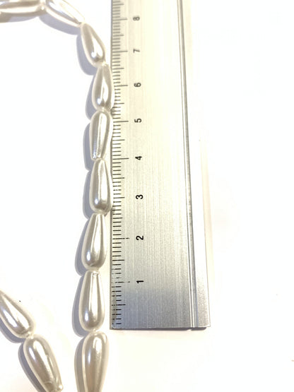 Thin teardrop pearls