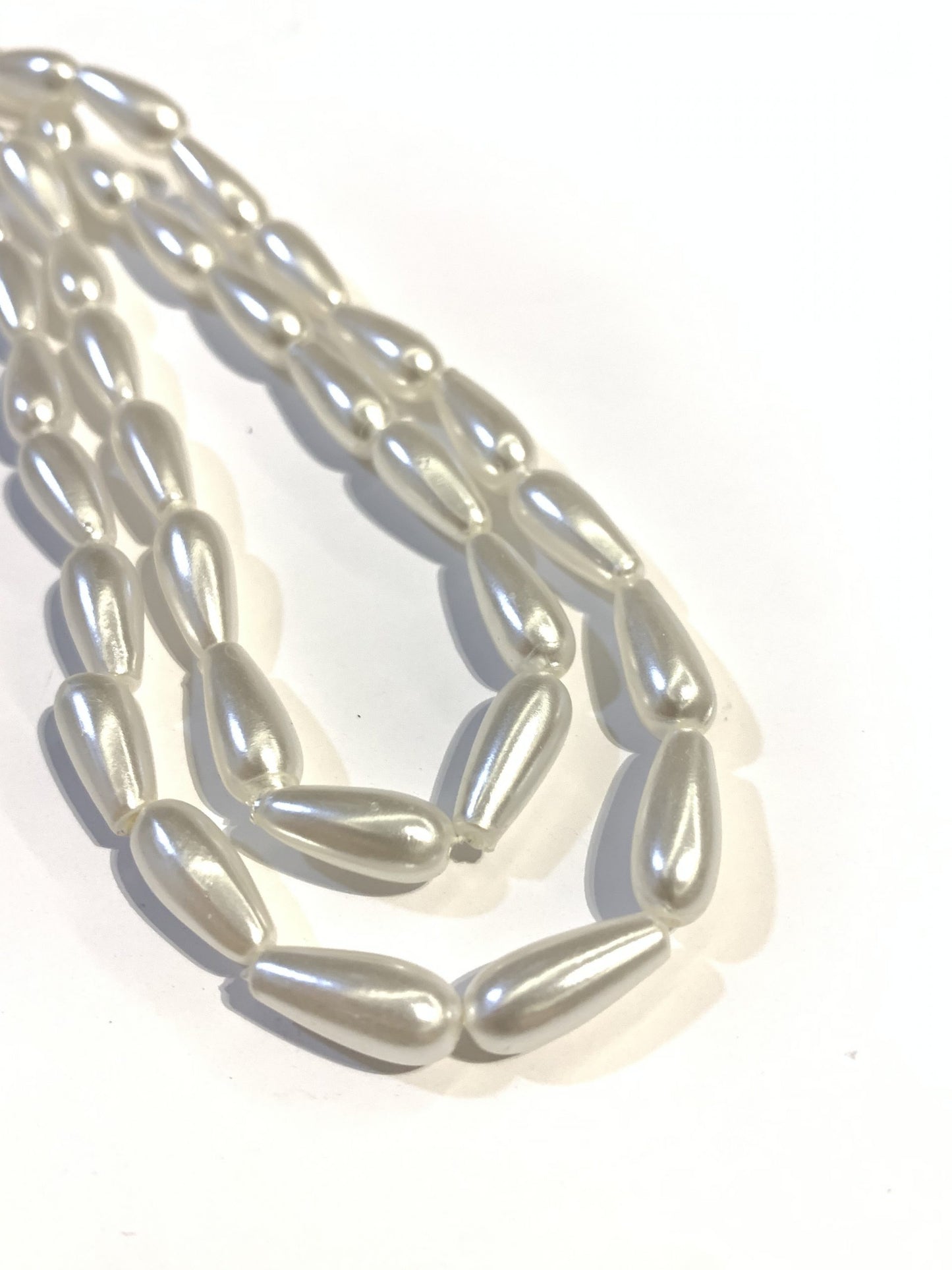 Thin teardrop pearls